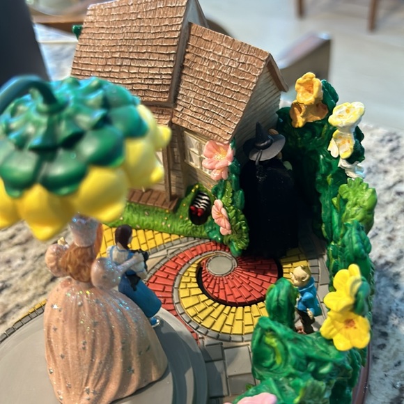 Hallmark keepsake I’ll get you my pre-the Wizard of Oz table decoration - Picture 4 of 13